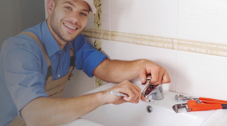 Handle or spout repair in Fowlerton, IN